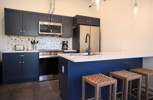Indian River Condo | New 2BR Condo w/Balcony Above Inn Between