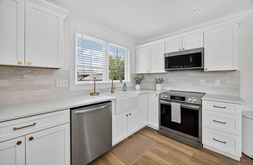 Wooded Estates House | New -Carriage House. Walk to Notre Dame campus-only a half mile plus a view