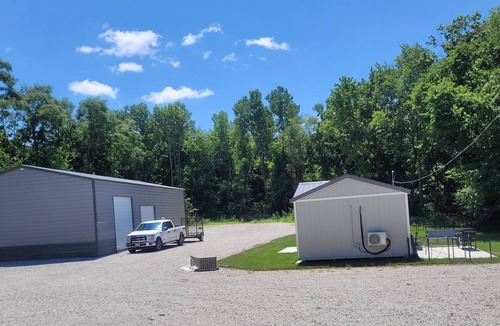 Dorsey House | New charming Tiny Home near Bethalto with fenced yard