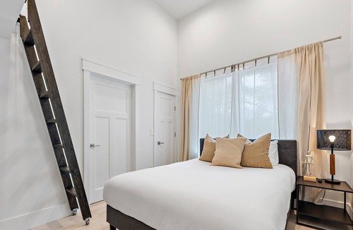 Shorewood-Tower Hills-Harbert House | New Construction Sawyer getaway. Hot Tub. Heated POOL OPEN!