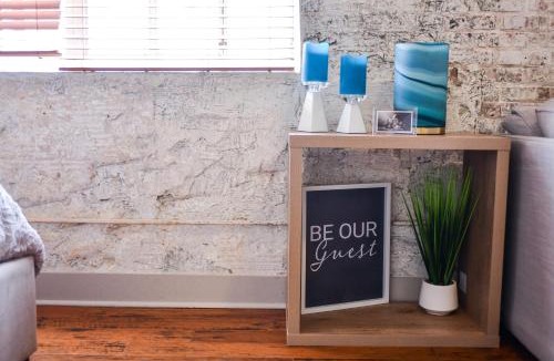 French Quarter Apartment | NEW French Quarter Delight 13