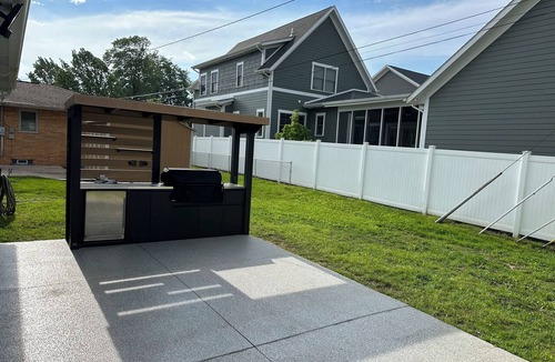 Harters Heights House | New Luxury 4-bedroom house with large 2nd story deck w large entertainment areas