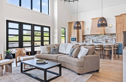 Clarkson House | New luxury home near Nolin Lake and Mammoth Cave!