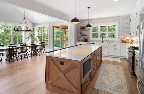 Lindseyville House | New Luxury Retreat - Nolin Lake & Mammoth Cave adventures await!