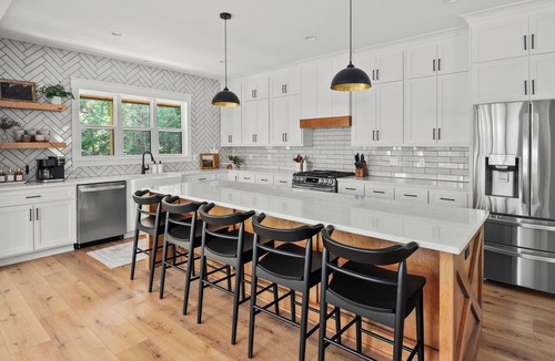 Lindseyville House | New Luxury Retreat - Nolin Lake & Mammoth Cave adventures await!