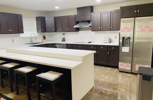 Brownsville House | New Modern House near Hospital , shopping centers with backyard and Resaca view.