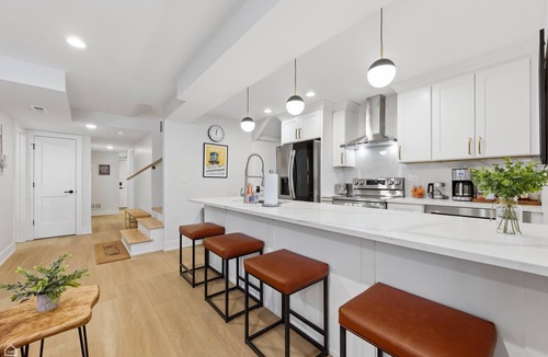 Andersonville Condo | NEW! Newly Renovated 3BR/2BA in Heart of Andersonville