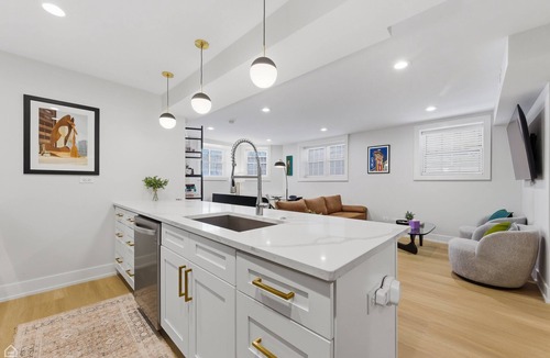 Andersonville Condo | NEW! Newly Renovated 3BR/2BA in Heart of Andersonville