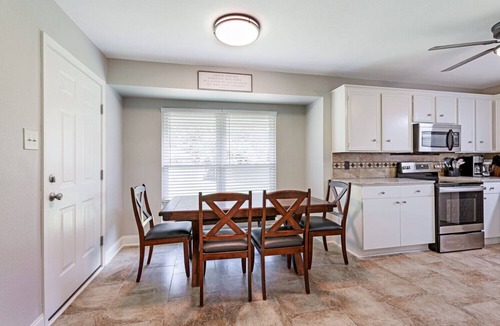 South Baton Rouge House | New Remodel Modern Decor 2 Minutes to Restaurants Mall of LA Target I-10 TopGolf