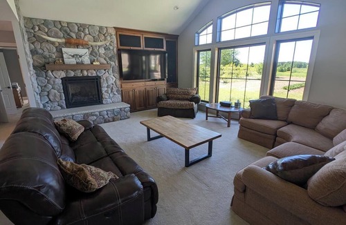 Mayfield House | New! Spacious 4-bedroom house in Traverse City just minutes from the beach!