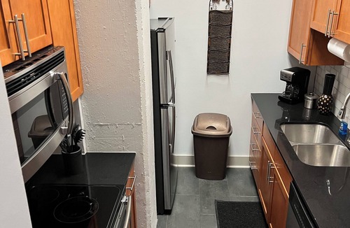 French Quarter Apartment | New Unit! Near Bourbon St. Book for Festivals ! Great for Small Groups Birthdays
