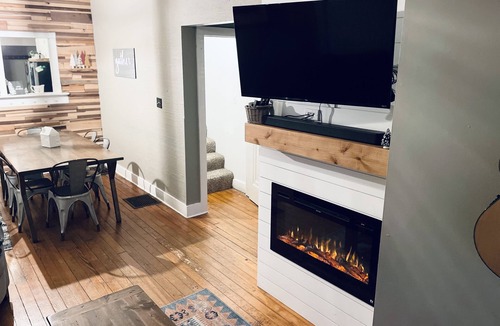 West Plaza House | Newly remodeled KCMO Bungalow, near Plaza & Westport in Kansas City