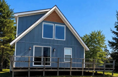 Christmas House | Newly remodeled Lake Superior views by Pictured Rocks