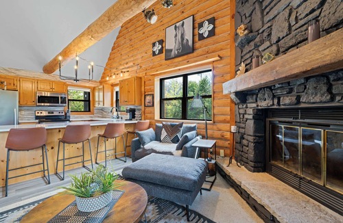 Sister Bay Cabin | Newly Updated Log Home on 5 acres - The Great Escape