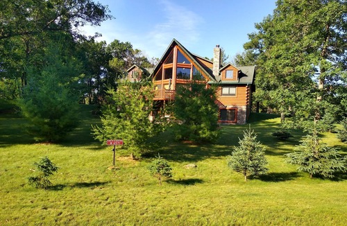 Mauston Cabin | Northwoods retreat: walking distance to the Castle Rock Lake.