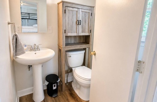 Paducah House | Olivet Cottage, Sleeps 14, Family Retreat Minutes from Paducah