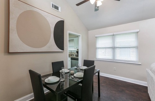 South Baton Rouge House | Out of Town Workers Welcome - 10 minutes to LSU