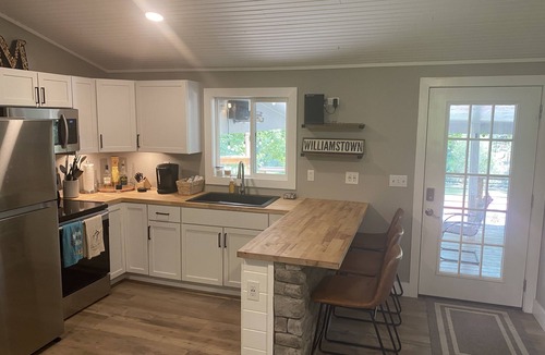 Williamstown Cottage | Paradise Cove on the Lake with Dock and Firepit - 7 miles to the Ark!