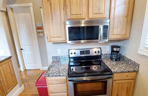 Indian Point Cabin | Paradise Cove Walk-in Log Cabin by Silver Dollar City & Table Rock Lake!