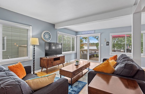 East Lansing House | Park Lake Getaway