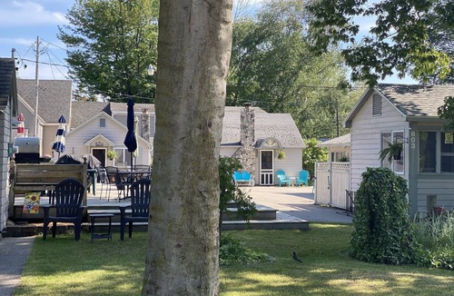 Ludington Cottage | Parkview Cottage #7 - 1/2 block to city beach