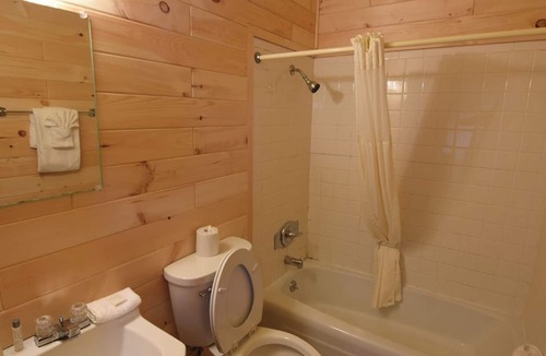 Mackinaw City Hotel | Peaceful 1-bedroom in the heart of downtown Mackinaw City.
