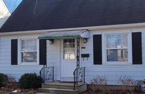 Morris Cottage | Peaceful 2-bed single-family home centrally located on the east side of Morris.