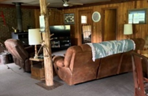 Unity Cabin | Peaceful 2-bedroom cabin with AC in welcoming Villa Ridge