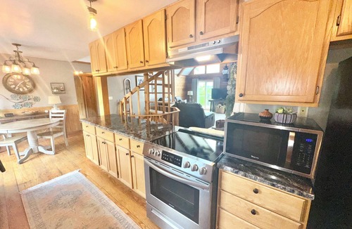 Berwick Cabin | Peaceful Lake Cabin with Hot Tub & Starry Views. Sleeps 8 Comfortably!