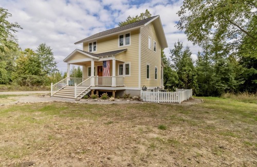 Maple City House | Peaceful Lakeside Family Getaway in Northern Michigan