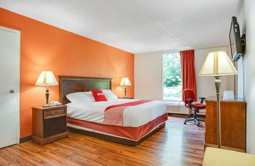 Muskegon Heights Hotel | Peaceful & Pet-Friendly Stay w/Free Parking - Mona Lake - 1.8 miles away