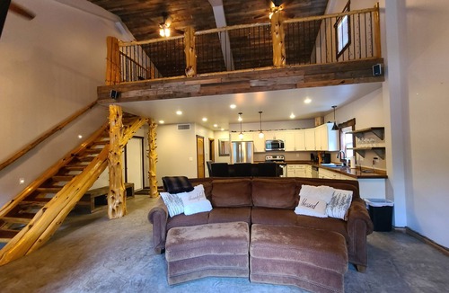 Blue Springs Other | Peaceful private nature escape - Barndo retreat on 10 wooded acres, mins from KC