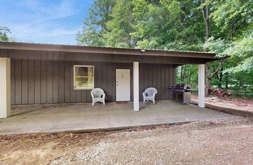 Covert House | Peaceful wooded escape w/kitchenette, gas grill, WIFI, lakes & trails nearby