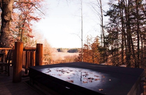 Paris Cabin | Peck's Lake Meemo's Farm
