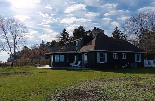 Sheboygan House | Pelican Point - Private Retreat - just 4 miles to downtown Sheboygan