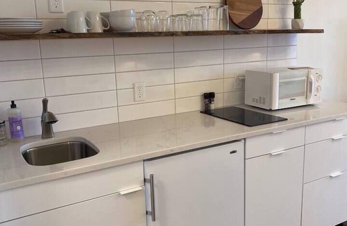 Acme Condo | Penthouse Studio on Grand Traverse East Bay