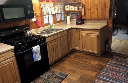 Frederic Cabin | Perfect 2-bedroom cabin in adorable Frederic for a relaxing getaway