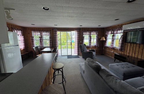 Presque Isle Cottage | Perfect 2-bedroom cottage with AC in fabulous Presque Isle
