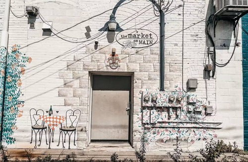 Mount Pleasant Apartment | Perfect Downtown Location in Mount Pleasant with AC