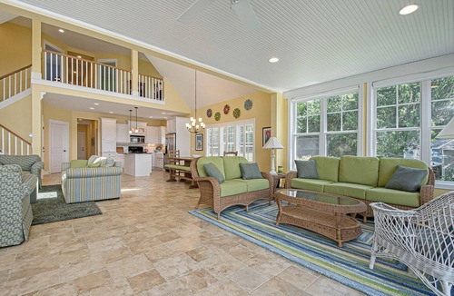 Gowen House | Perfect Family Lakehouse - Sleeps 16, Sandy Beach, Dock, Fire Pit & Big Yard
