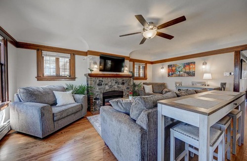 Bay View Apartment | Pet-Friendly Haven: Near Parks + 5 Min to Downtown