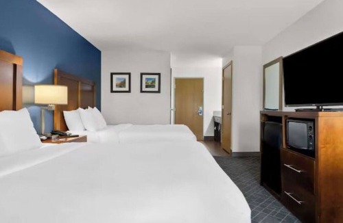 Joliet Hotel | Pet-Friendly Hotel Stay Near Route 66 Raceway & Chicagoland Speedway