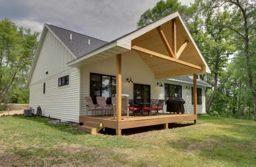 Alexandria House | Pet Friendly Lakefront Home: Dock, Kayaks & More!