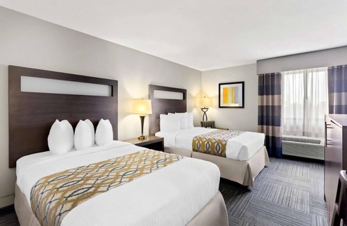 Naperville Hotel | Pet Friendly Units Near Downtown Naperville! 4 Cozy Units with Free Breakfast!