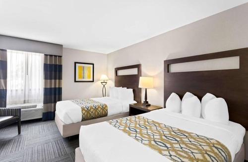 Naperville Hotel | Pet Friendly Units Near Downtown Naperville! 4 Cozy Units with Free Breakfast!