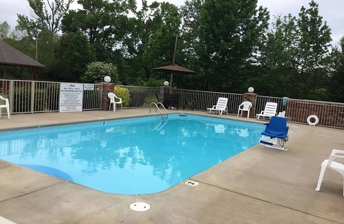 Cabot House | Pets are Welcome! w/FREE Breakfast & Parking, Close to Cabot Frisbee Golf Park!