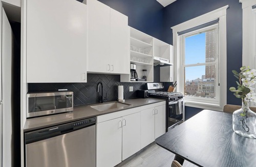 The Loop Apartment | Plymouth Collection: 3BD 2BA High Floor with Gym