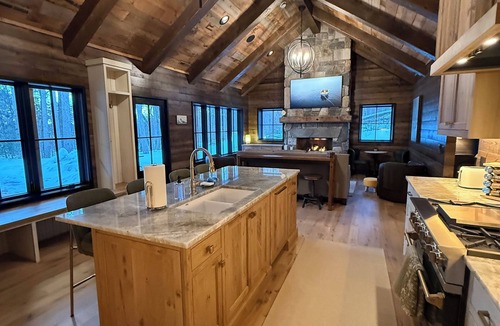 Nisswa House | PONTOON INCLUDED-Prime Location to Main St Nisswa & Paul Bunyan Trail!