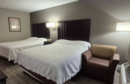 Merrillville Hotel | Practical Stay in Merrillville w/Free Parking | Albanese Candy Factory – 1mi