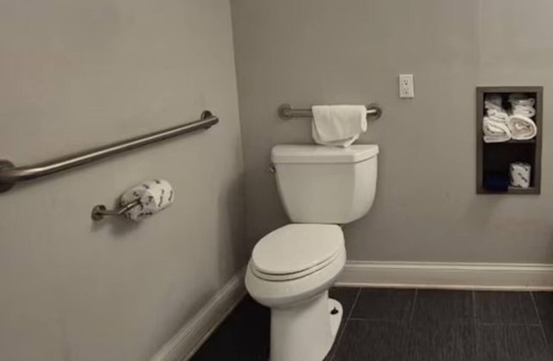 Merrillville Hotel | Practical Stay in Merrillville w/Free Parking | Albanese Candy Factory – 1mi